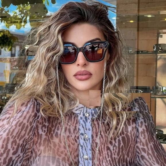 NEW GUCCI CAT-EYE BLACK SUNGLASSES GG1023S 005 GUCCI WITH GOLD CHAIN - Picture 3 of 12